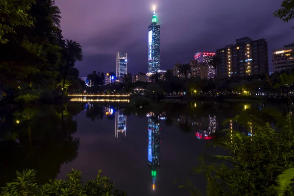 Cityscape Noite Vista Lignt Taipei Formosa Cidade Skyline Com Reflexão — Fotografia de Stock