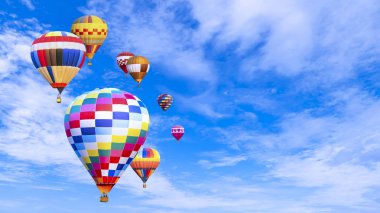 Renkli sıcak hava balon sinek üzerinde mavi gökyüzü 2