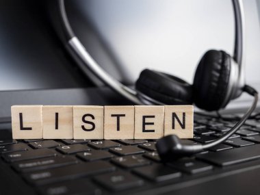 Kelime büyüsü Laptop klavye 5 üzerinden dinle