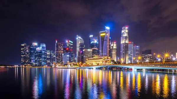 Vista de la luz nocturna del paisaje urbano de Singapur 9 — Foto de Stock