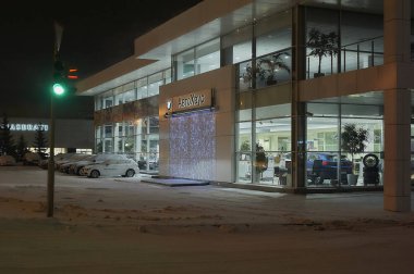 12.01.2019. Yekaterinburg şehir, Rusya, gece manzarası, gece aydınlatma Autocentre bina Autohouse