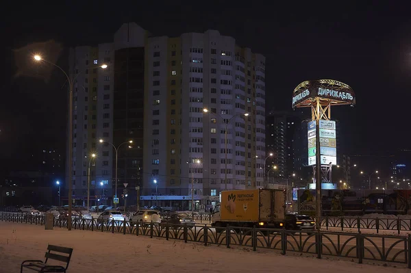 2019 Ekaterinburg City Russia Night Landscape Street Cars Billboard High — Stock Photo, Image