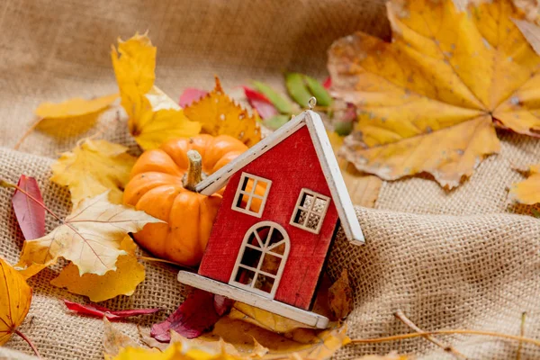 Orange Pumpkin Wooden House Leaves Rumpled Sackcloth Autumn Season Time — Stock Photo, Image