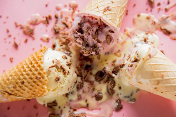 Broken Spilled Cream Chocolate Ice Cream Pink Background View — Stock Photo, Image