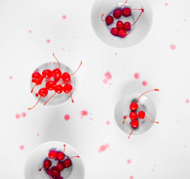 plaka damla ile kokteyl karamel kiraz