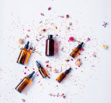 Parfüm ve kuru çiçekler için siyah cam şişeler 