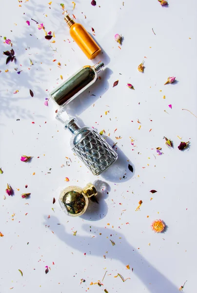 Parfemační láhve a samičí Ruční stín — Stock fotografie
