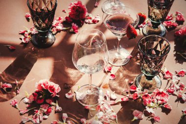 dianthus çiçek ve yaprakları ile gözlük 