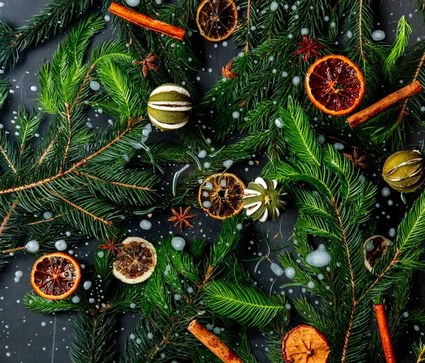 Mela Natale Secca Cannella Con Limoni Sui Rami Pino — Foto Stock