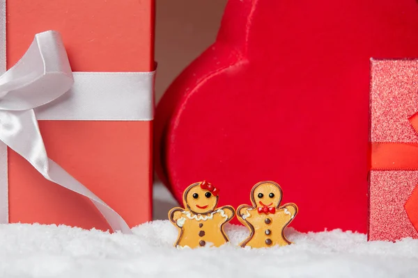 Two Gingerbread Cookie Toys Gift Boxes Snow — Stock Photo, Image