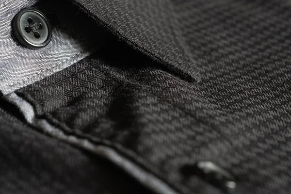 Siyah gömlek seçici odak kadar kapatın