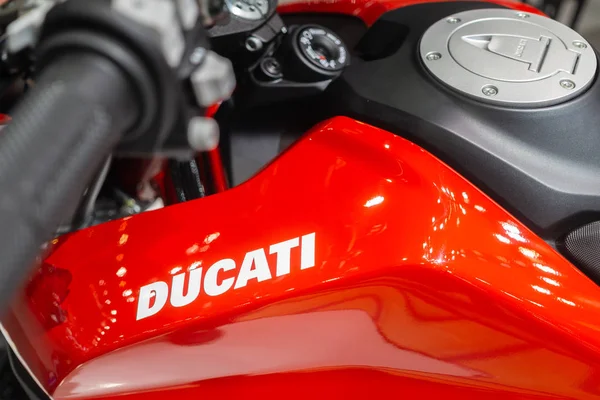 Bangkok Tajlandia Grudnia 2018 Bliska Logo Ducati Zbiorniku Motocykla Ducati — Zdjęcie stockowe