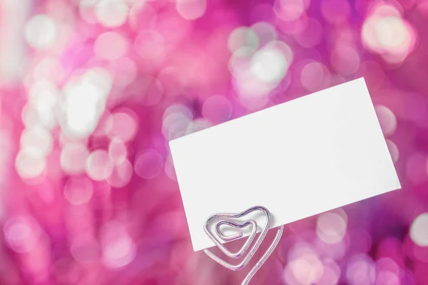 空的白色空白纸笔记在模糊的甜 Bokeh 粉红色的背景 任何文本设计的可用空间 情人节背景概念 软对焦 — 图库照片
