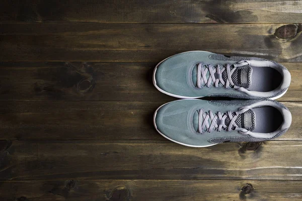 Laufschuhe Auf Hölzernem Hintergrund Von Oben Mit Kopierraum — Stockfoto