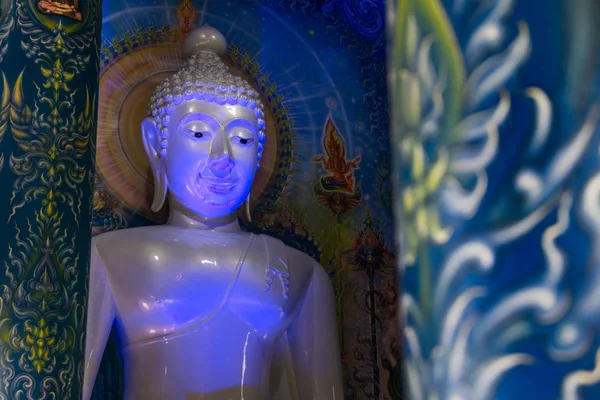 Blueish Boeddhabeeld in de blauwe tempel (Rong SUA ten Templ — Stockfoto