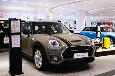 Tayland, Bangkok -28 Şubat 2018: koyu yeşil Mini Cooper clu