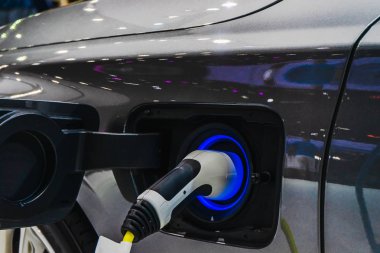 Elektrikli araba şarj için güç kaynağı. Natürmort yakın t