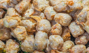 Derin Kızarmış Yengeç Et Rulo veya Hoi Jo. Geleneksel Tayland ve C