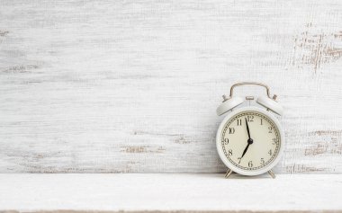 Beyaz grunge arka plan zekâ vintage klasik beyaz çalar saat
