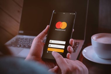 Bangkok, Tayland - 6 Ağustos 2019: Mastercard kripto cüzdan con