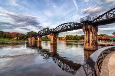 Kwai Kanchanaburi Tayland Nehri üzerinde Köprü. Ölüm ra