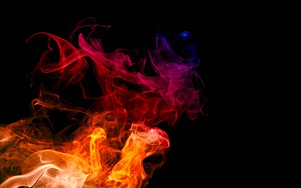 Fuego colorido y humo con textura ligera abstracta aislado en —  Fotos de Stock