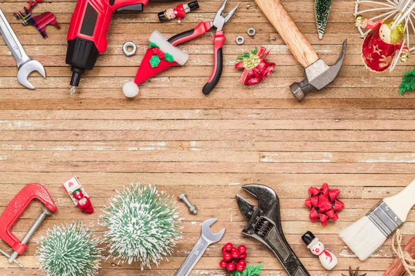 Mutlu Noeller ve Mutlu Yıllar El Altında Tutulma Aletleri