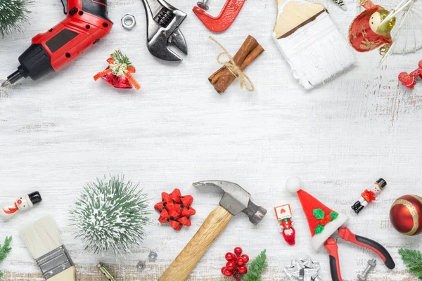 Mutlu Noeller ve Mutlu Yıllar El Altında Tutulma Aletleri