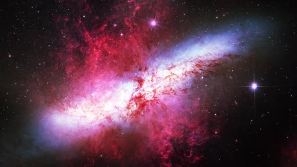 銀河探査のアニメーションからメシエ82へ ウルサ座の約1200万光年離れたスターバースト銀河 Nasaのオリジナル画像で4K 3Dレンダリング — ストック動画