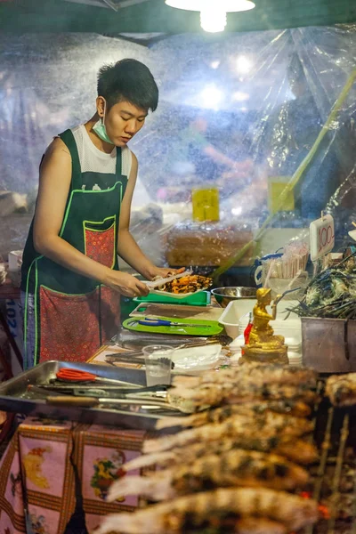 Chiang Mai Thailand August Food Vendor Prepares Seafood Saturday Night — Stock Photo, Image