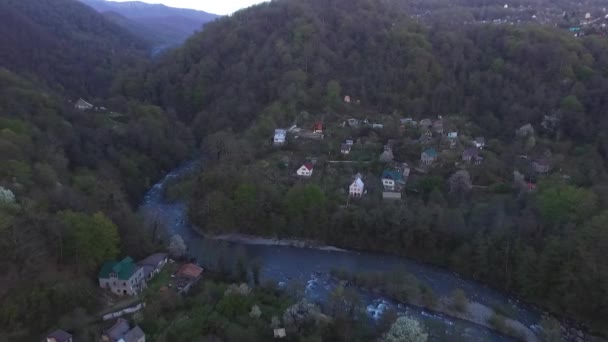 Drone Vista Sulle Montagne Villaggio Plastunka Nella Valle Del Fiume — Video Stock