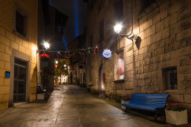 Poble Espanyol'da gece sokak, Barselona, İspanya
