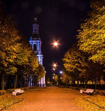 Nikolsky Bahçe ve deniz St. Nicholas Katedrali'nin gece görünümü