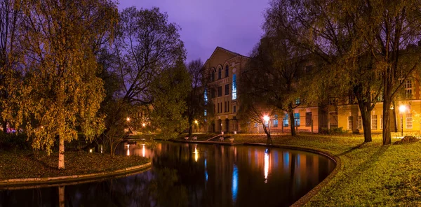 Vista do crepúsculo do Jardim Yusupov — Fotografia de Stock