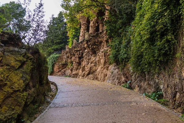 Sendero en Park Guell, Barcelona, España —  Fotos de Stock