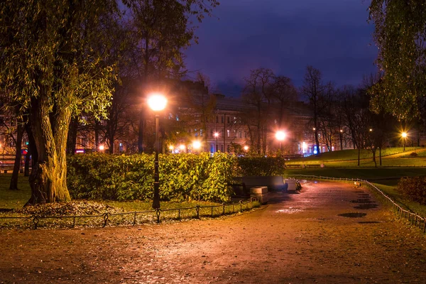 Dusk view of Yusupov Garden — Stock Photo, Image