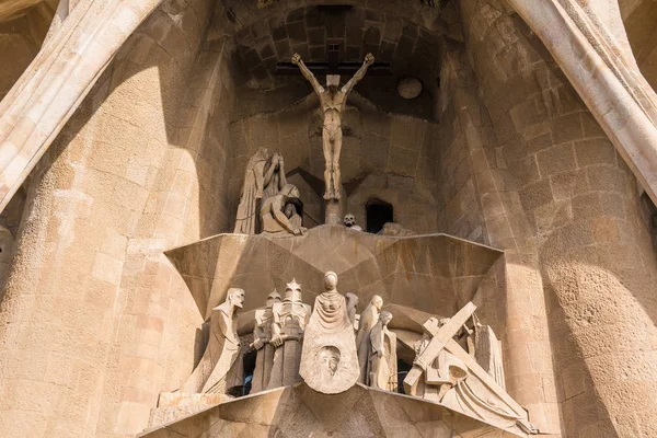 Sochy na fasádě chrámu Expiatori de La Sagrada Familia — Stock fotografie