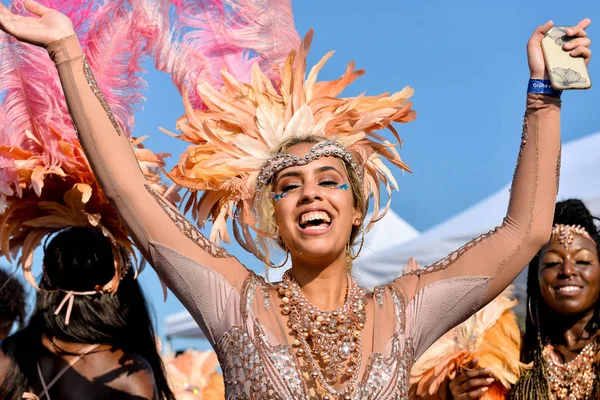 Toronto, Kanada - Ağustos 04: Masqueraders Toronto Karayip karnaval Grand Parade adlı sergi yer yer almak