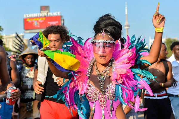 Toronto, Kanada - Ağustos 04: Masqueraders Toronto Karayip karnaval Grand Parade adlı sergi yer yer almak