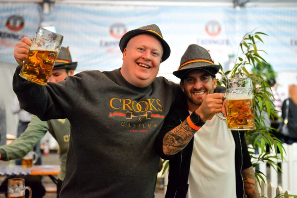 Toronto Kanada September 2017 Besökare Festivalen Tält Oktoberfest Beer Festival — Stockfoto