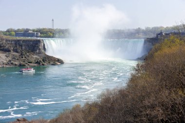 Niagara Falls adlı yaz zaman Kanada tarafında görüntülemek