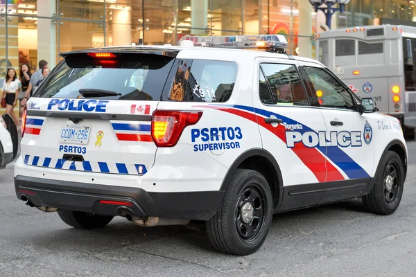 多伦多 加拿大 2019年6月21日 在多伦多街头游行期间 警车在跨三月和骄傲月 — 图库照片