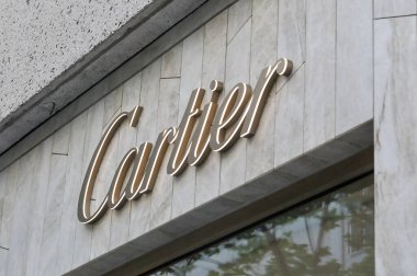 Toronto, ON, Kanada 30 Ağustos 2024: Toronto şehir merkezinde sokakta hız tabelası.