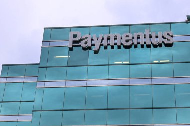 Toronto, ON, Kanada 30 Ağustos 2024: Toronto şehir merkezinde sokakta hız tabelası.