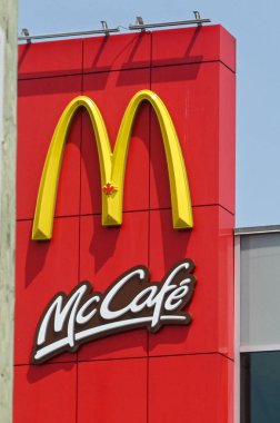 Toronto, ON, Kanada - 17 Temmuz 2025 McDonald 's Corporation, ABD' li çok uluslu fast food zinciri..