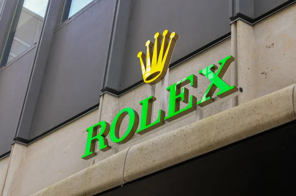 Toronto, ON, Kanada 20 Nisan 2025: Toronto 'daki Rolex mağaza tabelasında..