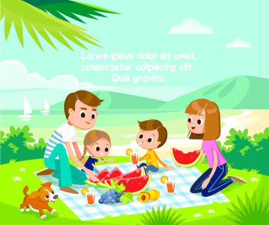 Genç aile çocuk ve köpek yavrusu plajda çimlerde oturan yaz pikniği.