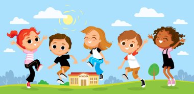 Gülümseyen çocuklar dışarıda eğleniyorlar. Bir grup öğrenci dışarıda mola veriyor. Sınıf arkadaşları oynaşıyor..