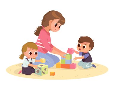 Annem evde çocuklarla oynuyor. Eğitici oyuncaklar. Tasarımcı küpleri, geliştirici, sıralayıcı oynayan çocuklar.