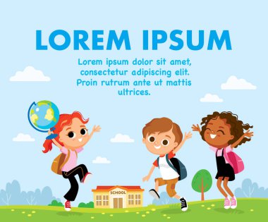 Çocuklar dışarıda eğleniyor. Bir grup öğrenci dışarıda mola veriyor. Sınıf arkadaşları oynaşıyor..